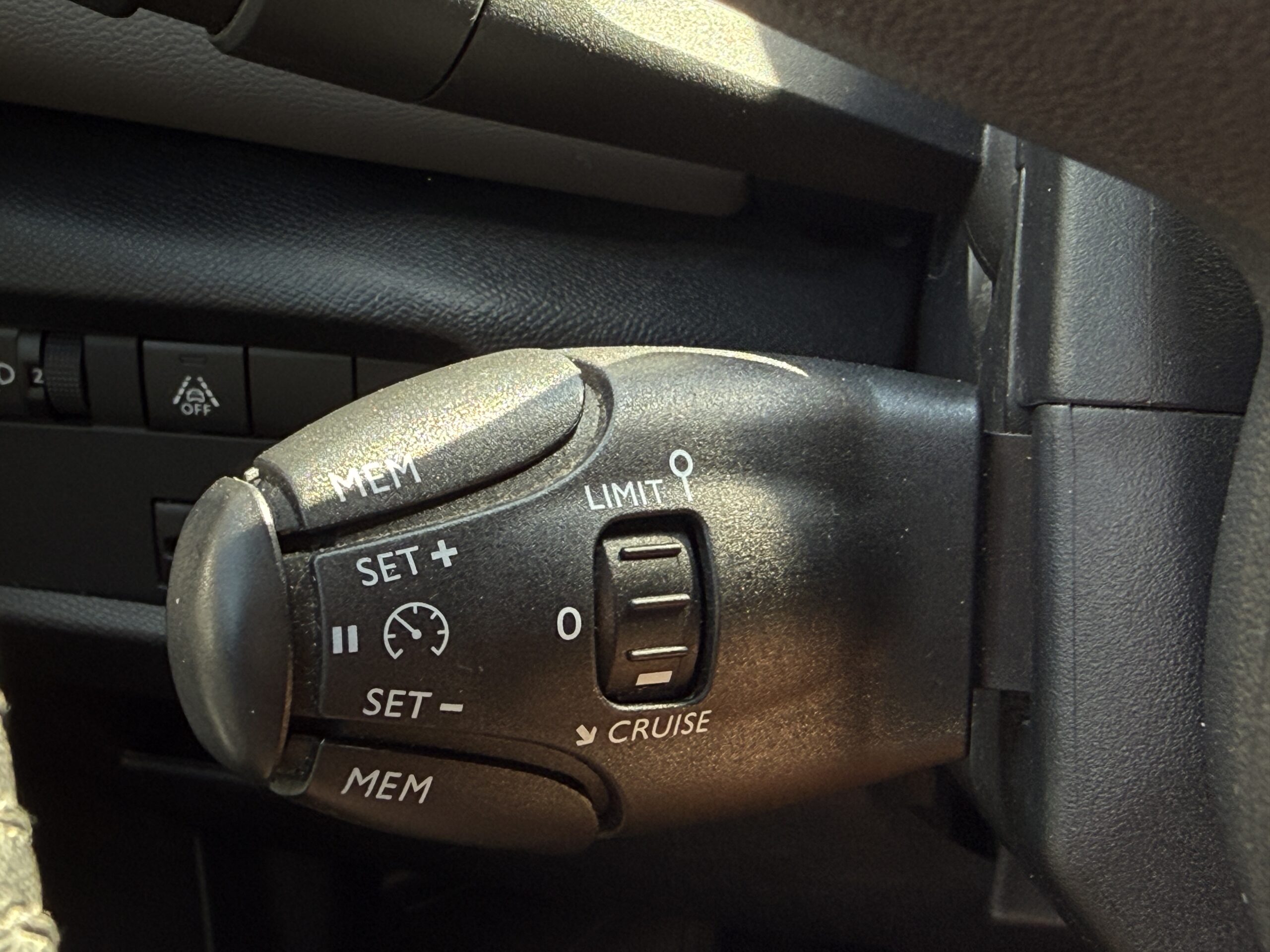 CitroenC5 Aircross FEEL Navi Kamery 360 Asystent pasa Virtual Cockpit - obrazek 23