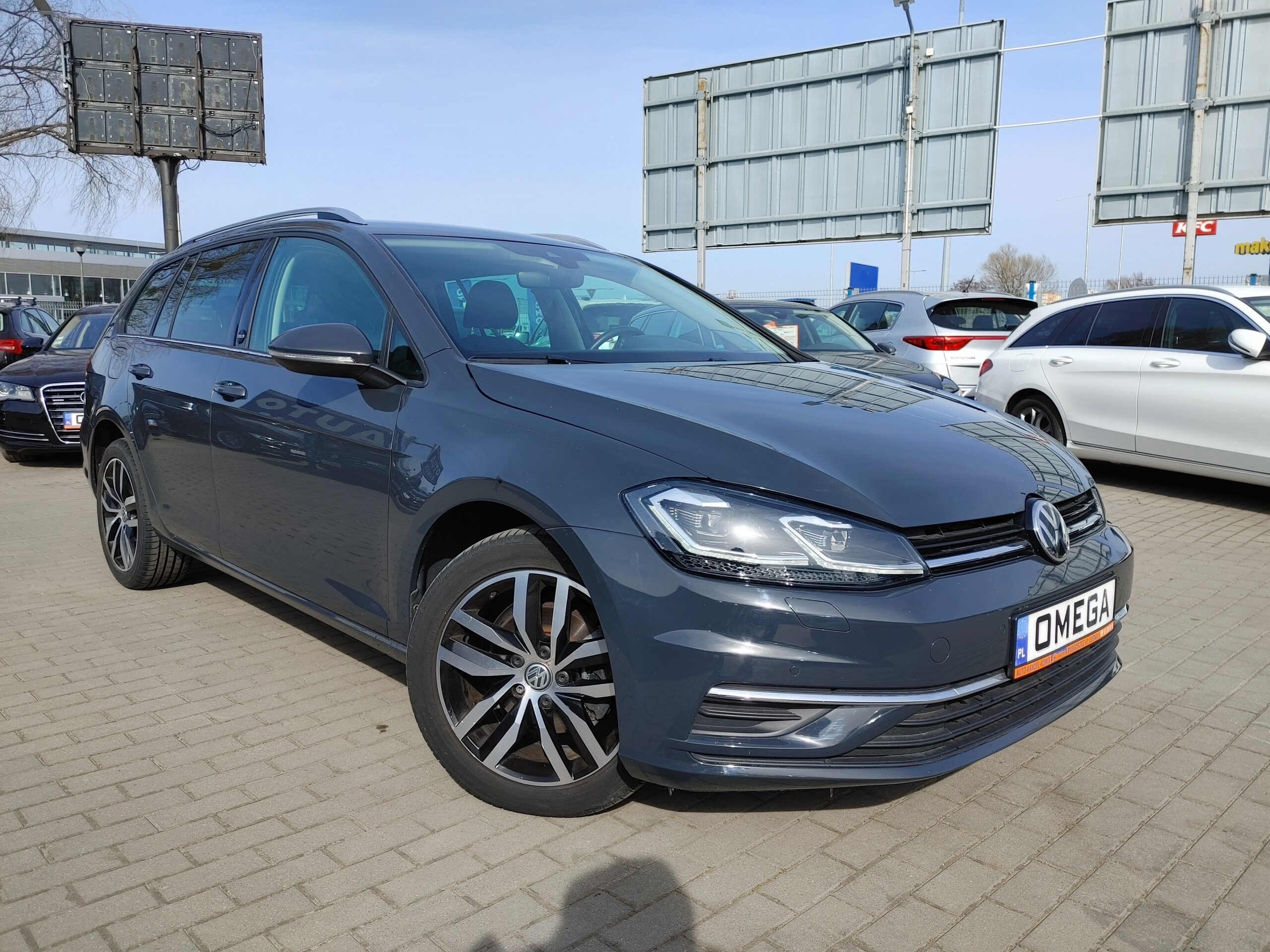 Volkswagen Golf Variant Navi Full LED Parktronic Climatronic ACC Akt. tempomat DYNAUDIO - obrazek 3