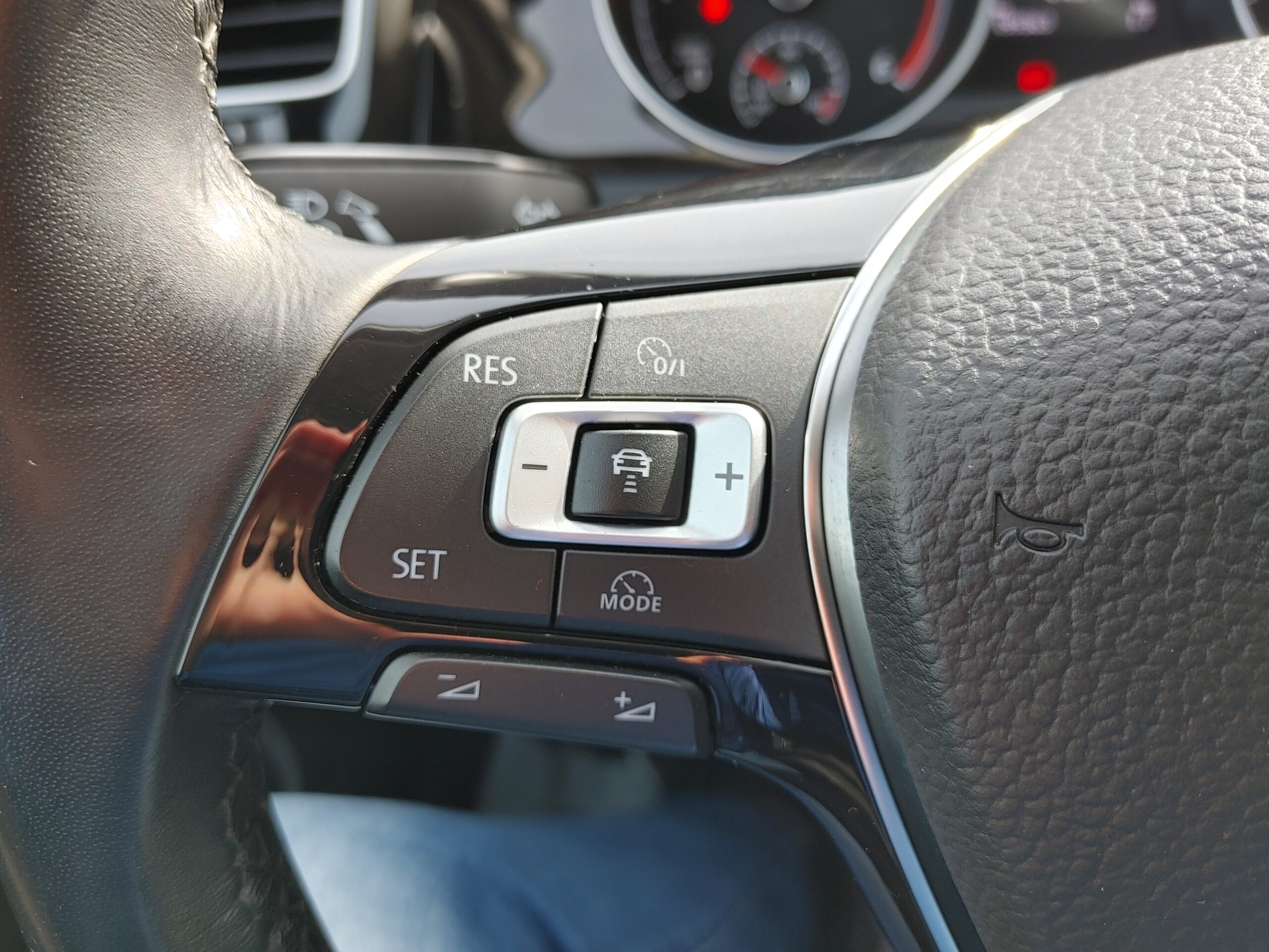 Volkswagen Golf Variant Navi Full LED Parktronic Climatronic ACC Akt. tempomat DYNAUDIO - obrazek 14