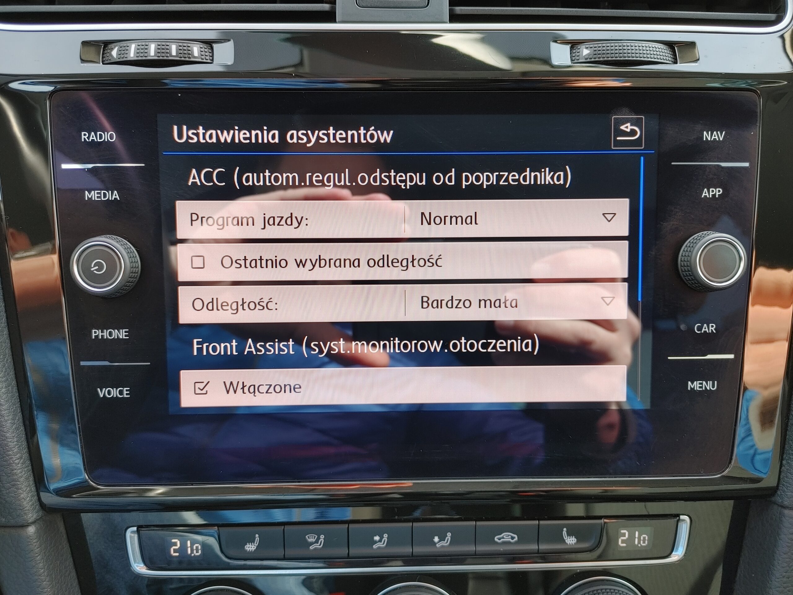 Volkswagen Golf Variant Navi Full LED Parktronic Climatronic ACC Akt. tempomat DYNAUDIO - obrazek 17